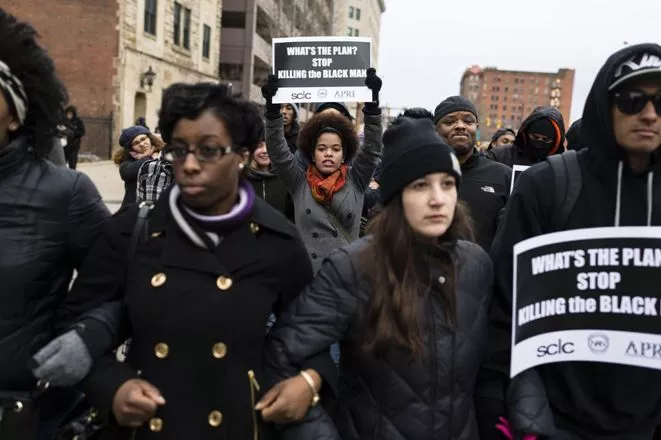 Policía mata a otro joven negro cerca de Ferguson