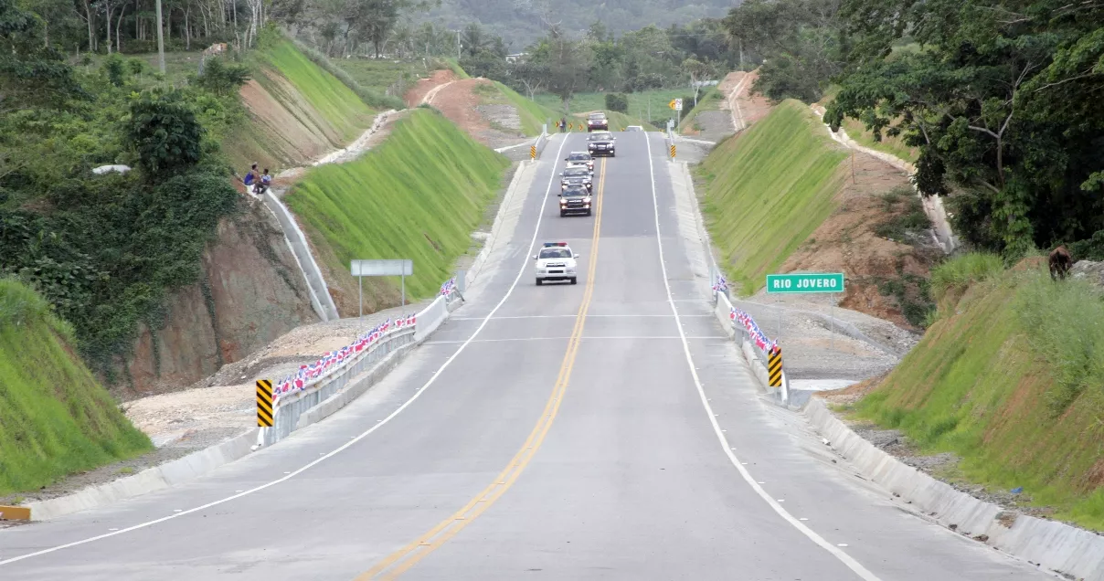 Gobierno inauguró 84 kms de carretera Bávaro-Uvero Alto- Miches