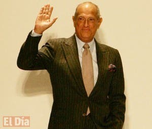 Servicio Postal de EE.UU homenajea con sellos al dominicano Oscar de la Renta