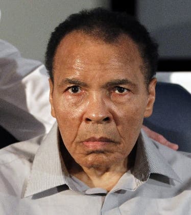 Muhammad Ali sale del hospital para celebrar su 73 cumpleaños