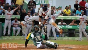 Los Gigantes toman control de serie final