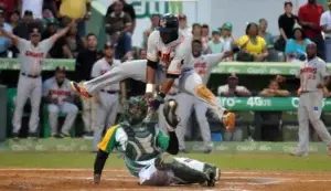 Los Gigantes toman control de serie final