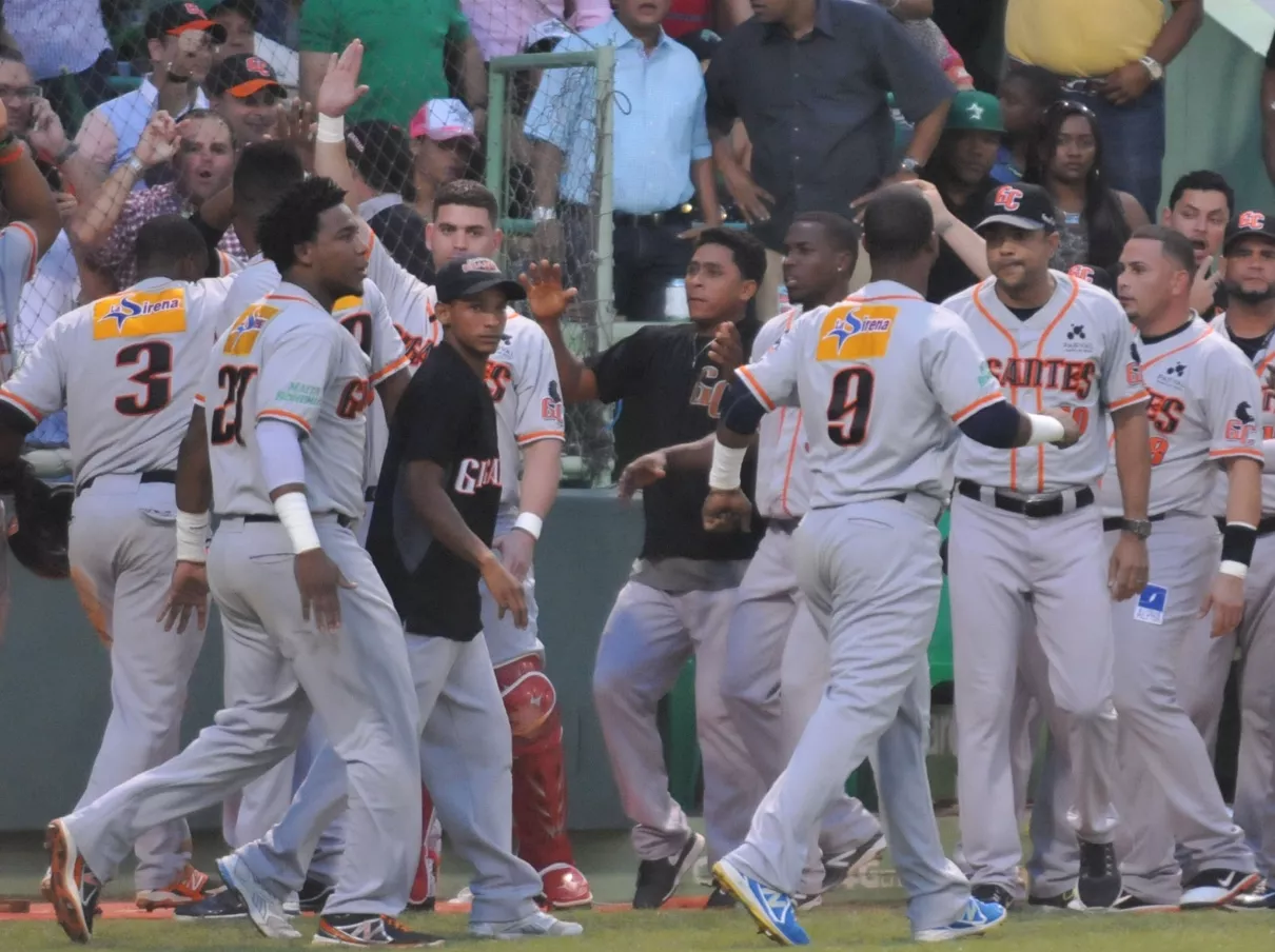 Gigantes vencen Tigres y siguen vivos en béisbol dominicano