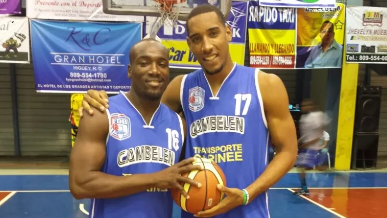 Wilkin Máximo y Juan Guerrero, del club Cambelén.