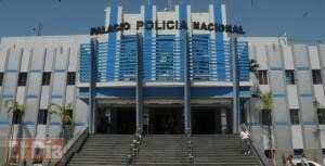 Policía persigue a dos hombres que mataron otro en disputa por un punto de drogas