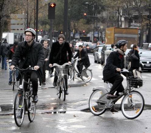 Francia: Empresas pagan más a empleados vayan a trabajar en bicicleta