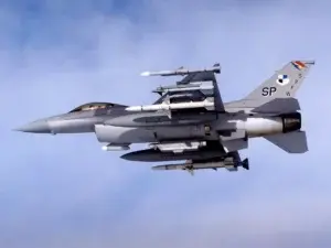 Mueren dos pilotos al estrellarse avión F-16 en la Escuela OTAN en España