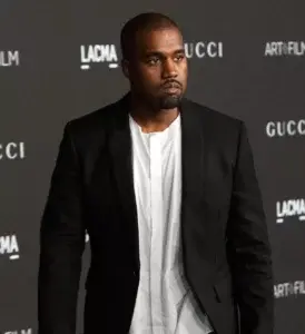 Rapero Kanye West es hospitalizado tras sufrir colapso mental