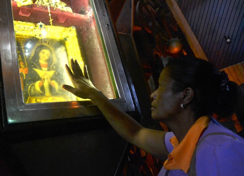 Dominicanos celebran 100 años de la coronación de la Virgen de La Altagracia