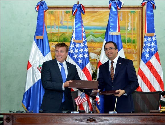 RD y Estados Unidos firman acuerdo de cooperación militar