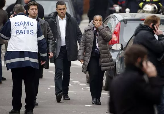 OTAN califica de intolerable ataque a libertad de prensa el atentado en París