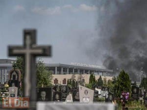 Derriban con artillería la torre de control del aeropuerto de Donetsk, Ucrania