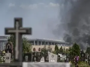 Derriban con artillería la torre de control del aeropuerto de Donetsk, Ucrania