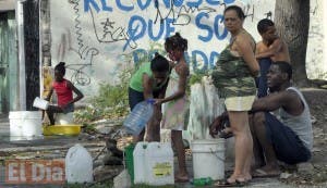 Moradores en Los Mina denuncian que tienen 5 días sin recibir agua potable