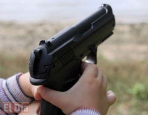 Niño de 5 años mata a hermanito de 9 meses mientras jugaban con pistola