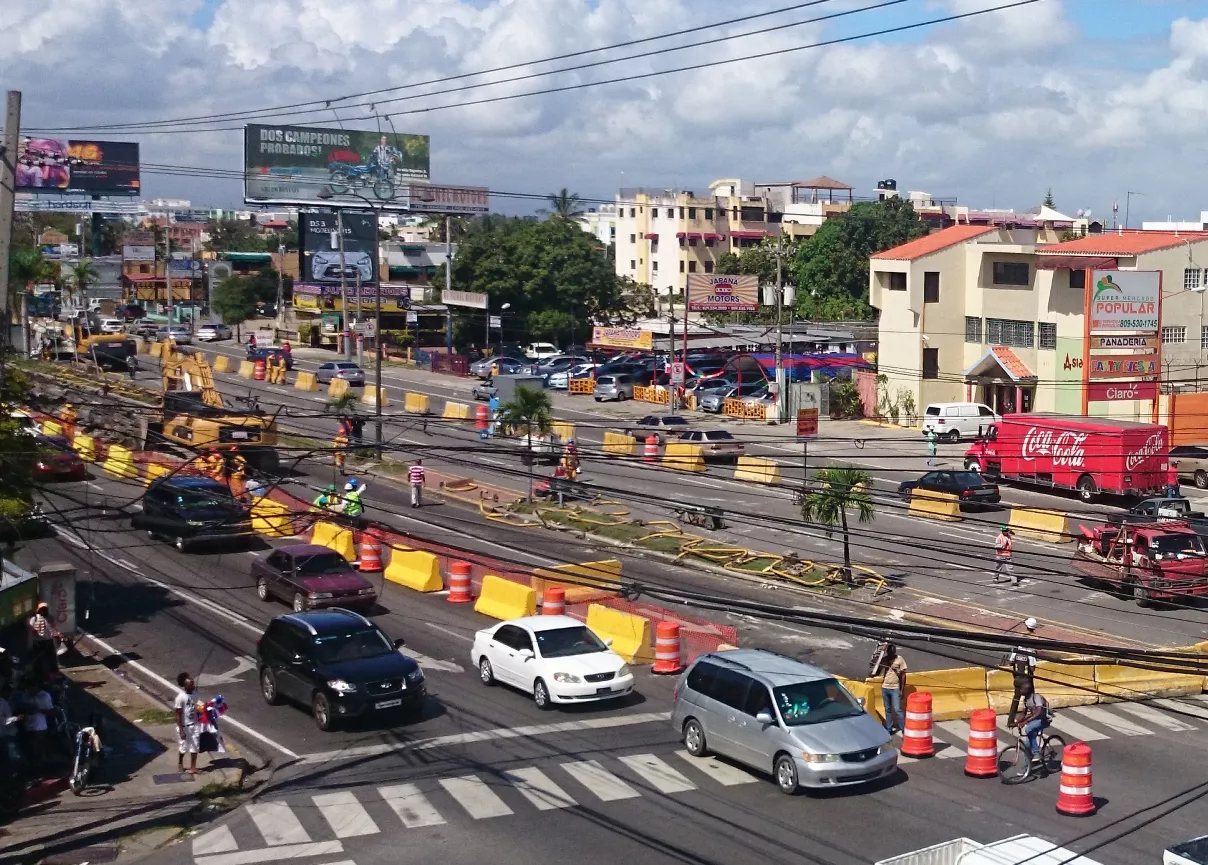 Comerciantes de la avenida 27 de Febrero temen irse a la ruina