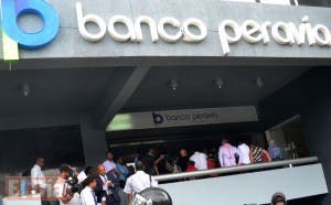 Fiscalía solicita un año de prisión preventiva contra diez implicados en caso Banco Peravia