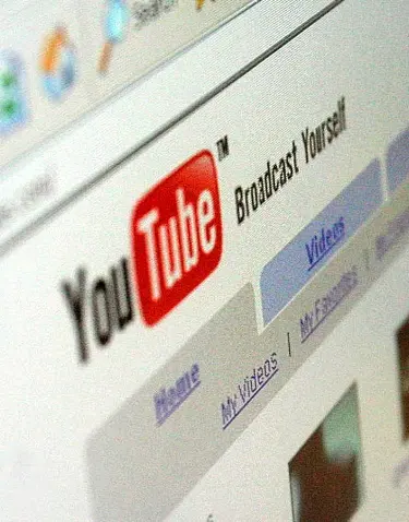 YouTube elimina más de 150 mil videos de niños por comentarios pedófilos