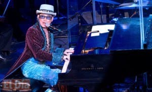 Elton John considera “vergonzosos” los precios de reventa para sus conciertos