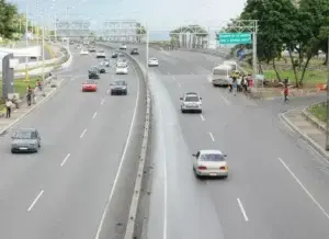 Policía desbloquea vías y restablece transito en entradas a Maimón