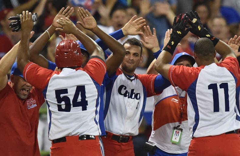 Dos peloteros cubanos se fugan en Panamericano sub-23 de béisbol en México