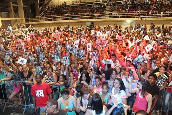Miles asisten al concierto “DH7” en homenaje a la juventud