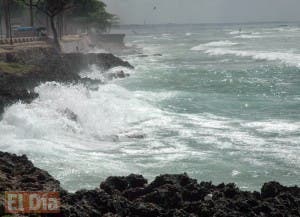 Cierran el malecón de Santo Domingo por tormenta Fred