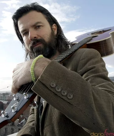 JARABE DE PALO CAMBIA DE RECETA CON "¿Y AHORA QUÉ HACEMOS?", SU OCTAVO ÁLBUM