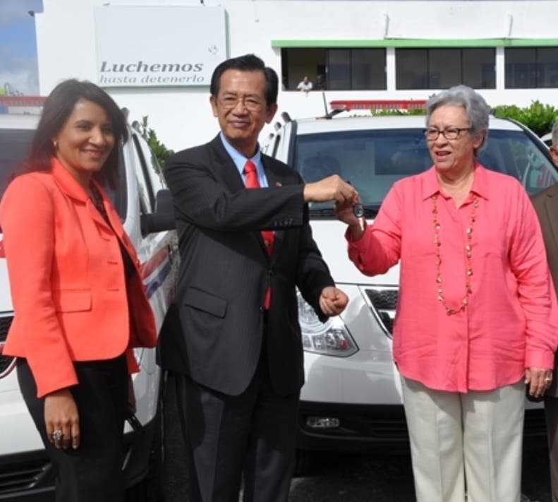 Ministerio Salud recibe 80 ambulancias del gobierno Taiwán