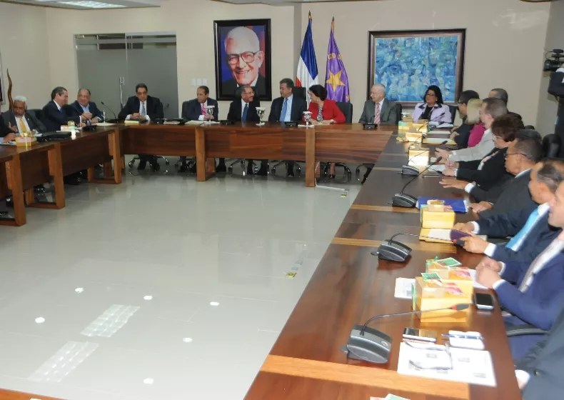 Comité Político del PLD decide discutir tema reelección