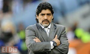 Maradona reclama a su exesposa que le devuelva dinero