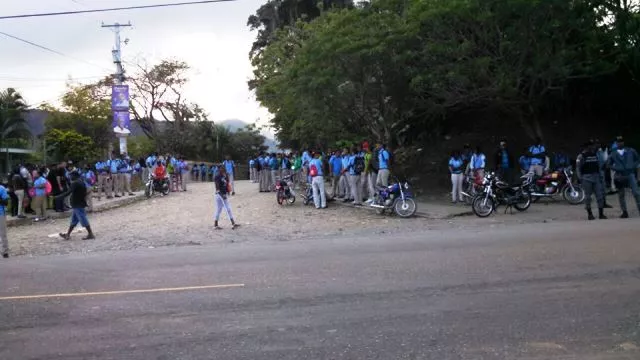 Puerto Plata: Estudiantes de Llanos de Pérez exigen liceo y desayuno escolar