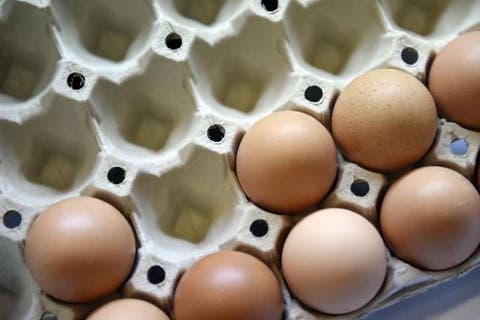Cuba: condenan a funcionarios del gobierno por robo de huevos