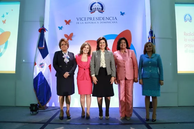 Margarita Cedeño viaja a El Salvador para implementar proyectos de apoyo a la mujer