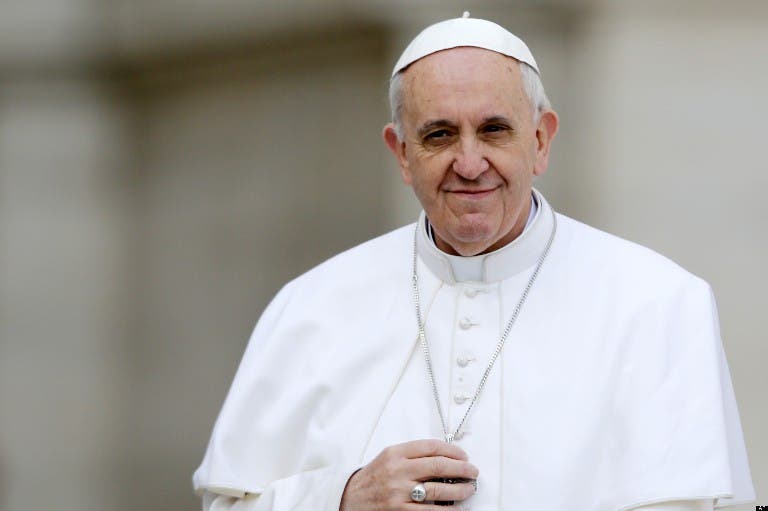 El papa critica la economía y política que no reconoce el valor de la familia