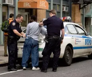 Policía de Nueva York prohibe el «stop and frisk» (detenga y registre)