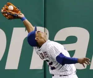 Lagares sufre esguince de hombro en liga invernal dominicana