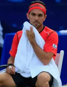 Víctor Estrella, eliminado en Roland Garros