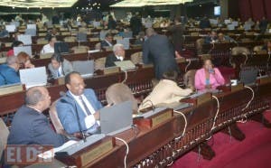 Diputados aprueban préstamo para construir plantas a carbón