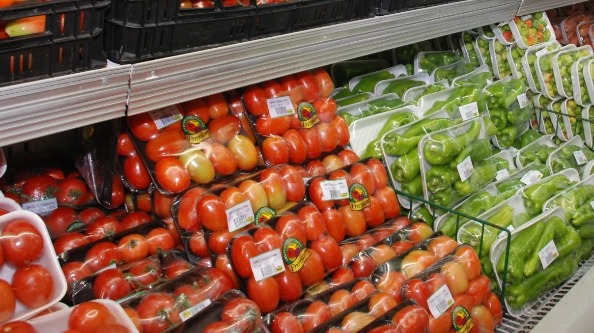 RD quema 25 toneladas  de frutas por la mosca del Mediterráneo