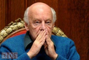 Uruguay despide al escritor Eduardo Galeano, aplaudido por toda América Latina