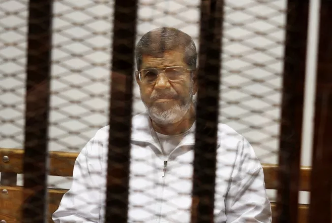 Condenan a 20 años de prisión al expresidente egipcio Mohammed Morsi