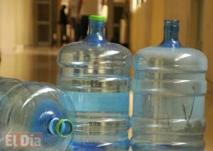 Procesadores suben cinco pesos al botellón de agua