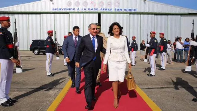 Danilo Medina salió hacia Panamá para participar en Cumbre de las Américas