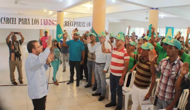  Guillermo Moreno juramenta nuevos miembros de Alianza País en Santo Domingo Oeste