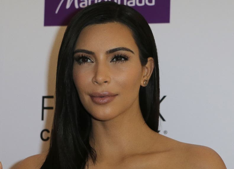 Kim Kardashian atacada a punta de pistola en un hotel de París, según CNN