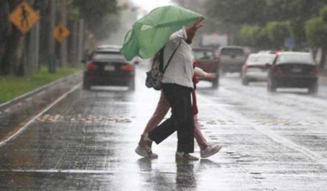 Nublados con aguaceros y ráfagas de viento por una vaguada frontal