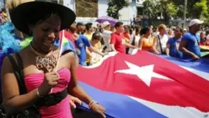 Comunidad LGTB marcha en Cuba contra la discriminación