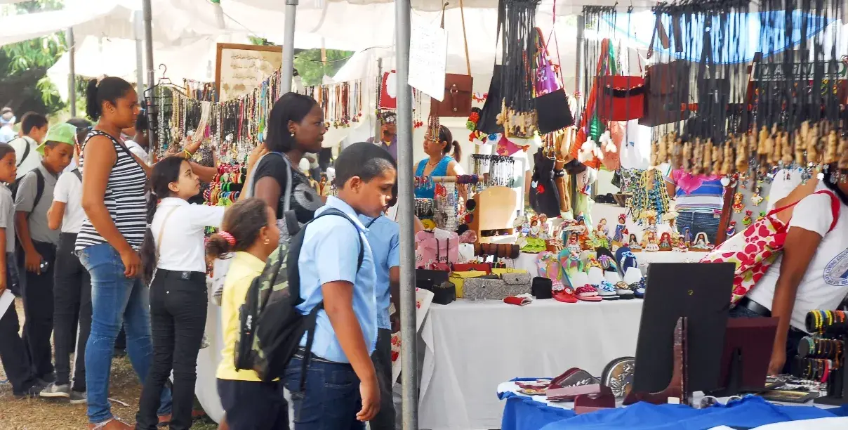 Rep. Dominicana homenajea a Paraguay en la Feria del Libro