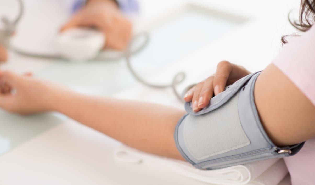 ARS llama a población tomar medidas por hipertensión
